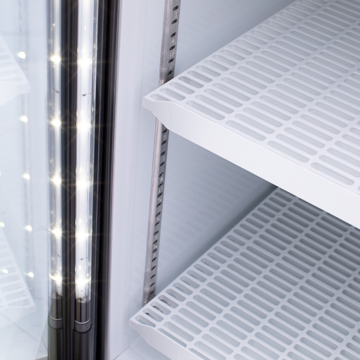 Refrigerador Comercial Imbera 8 Pies Vr08 Blanco 4 parrillas 0°C a 7°C